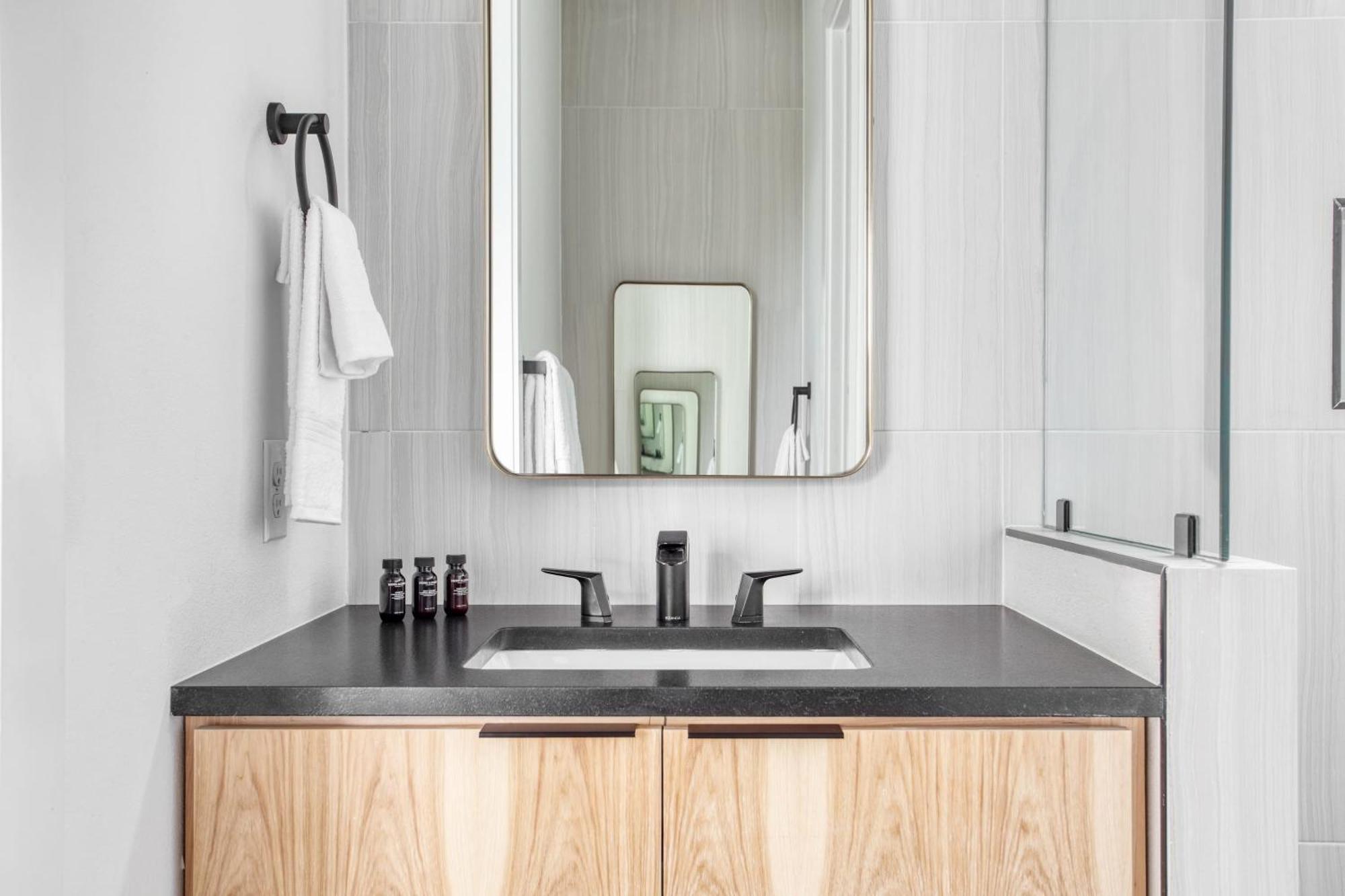 Melody By Avantstay Peloton Included Sleek Home Остин Екстериор снимка